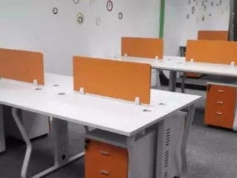 深圳辦公用品工廠直銷 現貨辦公桌、屏風卡位、老板桌與辦公椅一站式采購指南